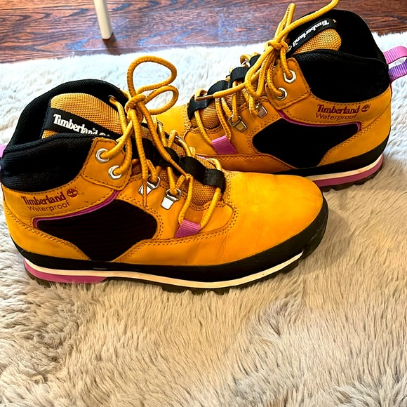 TIMBERLANDS - Picture 2 of 5